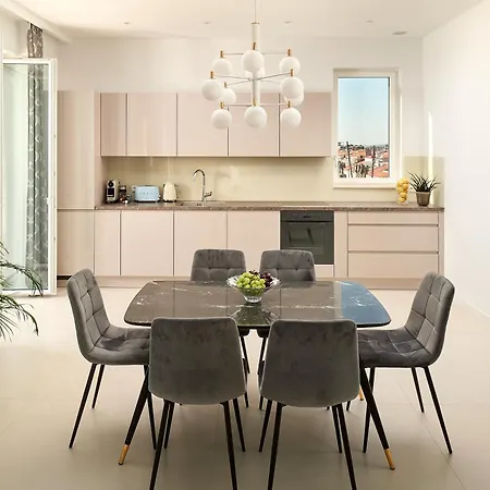 The Pearl Apartment *